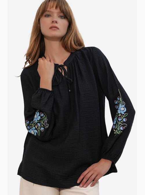 Blusa oversized em crepe bordado bdart - Kiabi