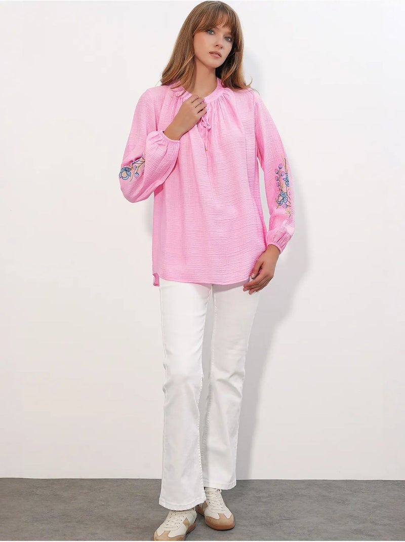 Blusa oversized em crepe bordado bdart Rosa-fluo/Solinotes - Kiabi