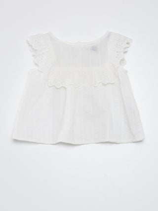 Blusa sem manga com bordados ingleses