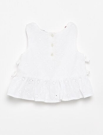 Blusa sem mangas com bordados