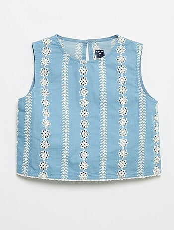 Blusa sem mangas com bordados por toda a peça