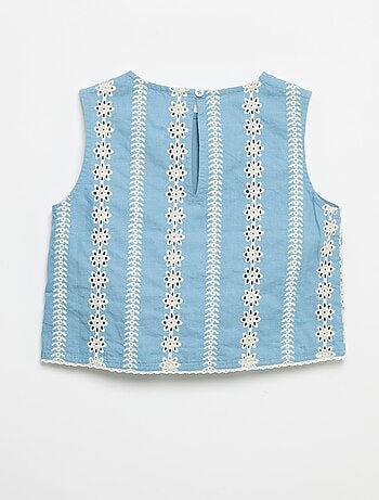 Blusa sem mangas com bordados por toda a peça