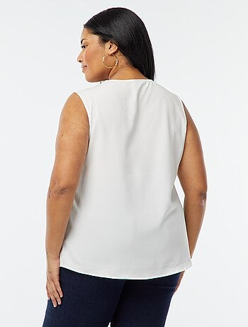 Blusa sem mangas com decote em bico e bordos de renda