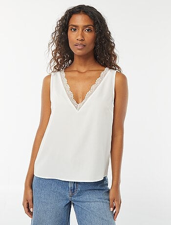Blusa sem mangas com decote em renda