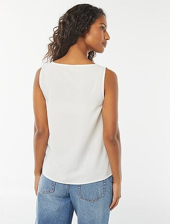 Blusa sem mangas com decote em renda