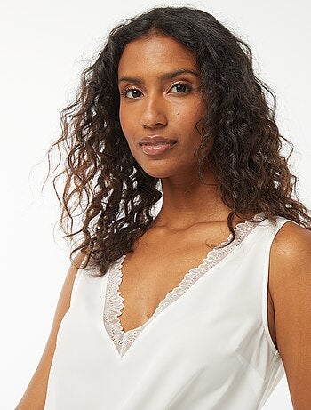 Blusa sem mangas com decote em renda