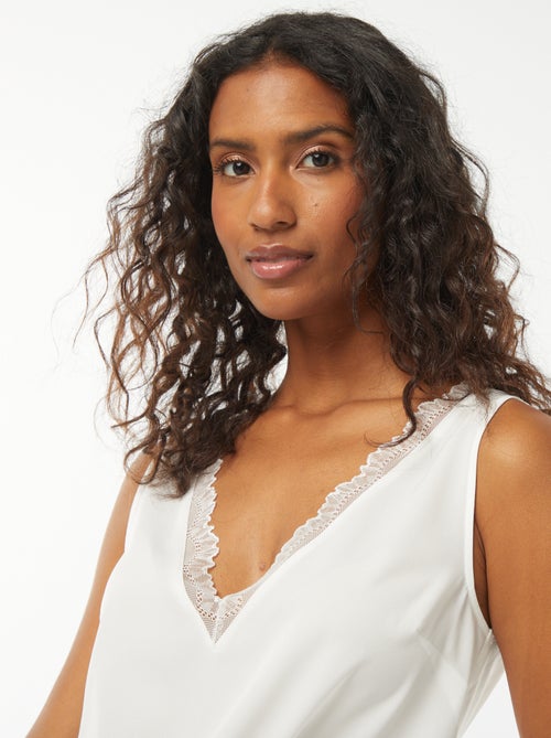 Blusa sem mangas com decote em renda - Kiabi