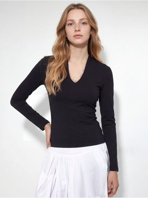 Blusa slim de manga comprida com decote em v busem - Kiabi Blusa slim de manga comprida com decote em v busem - Kiabi