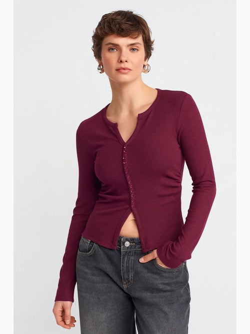 Blusa slim fit canelada com fecho de botões à frente dilvin - Kiabi Blusa slim fit canelada com fecho de botões à frente dilvin - Kiabi