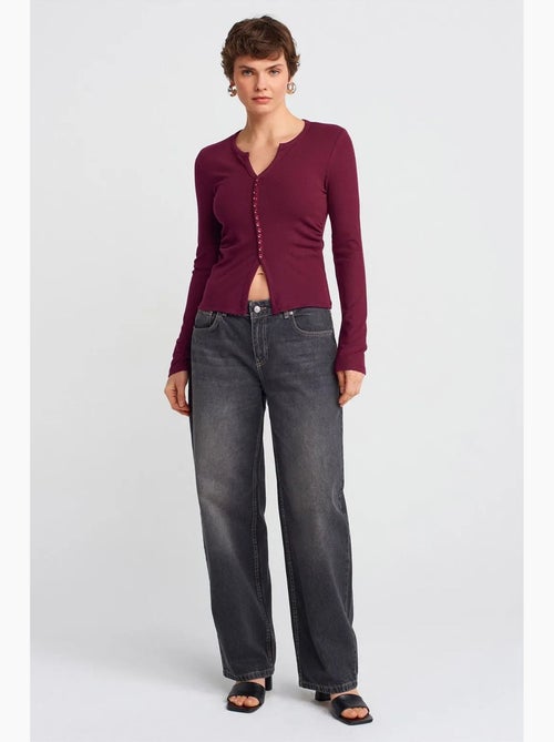 Blusa slim fit canelada com fecho de botões à frente dilvin - Kiabi Blusa slim fit canelada com fecho de botões à frente dilvin - Kiabi