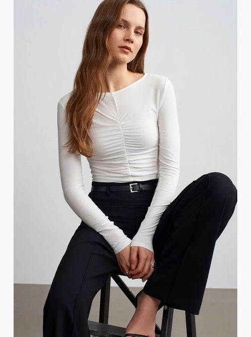Blusa slim fit com decote barco e manga comprida dilvin - Kiabi Blusa slim fit com decote barco e manga comprida dilvin - Kiabi
