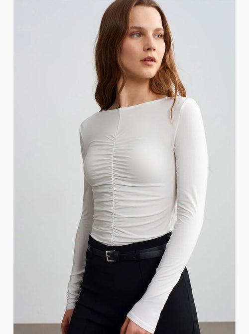 Blusa slim fit com decote barco e manga comprida dilvin - Kiabi Blusa slim fit com decote barco e manga comprida dilvin - Kiabi