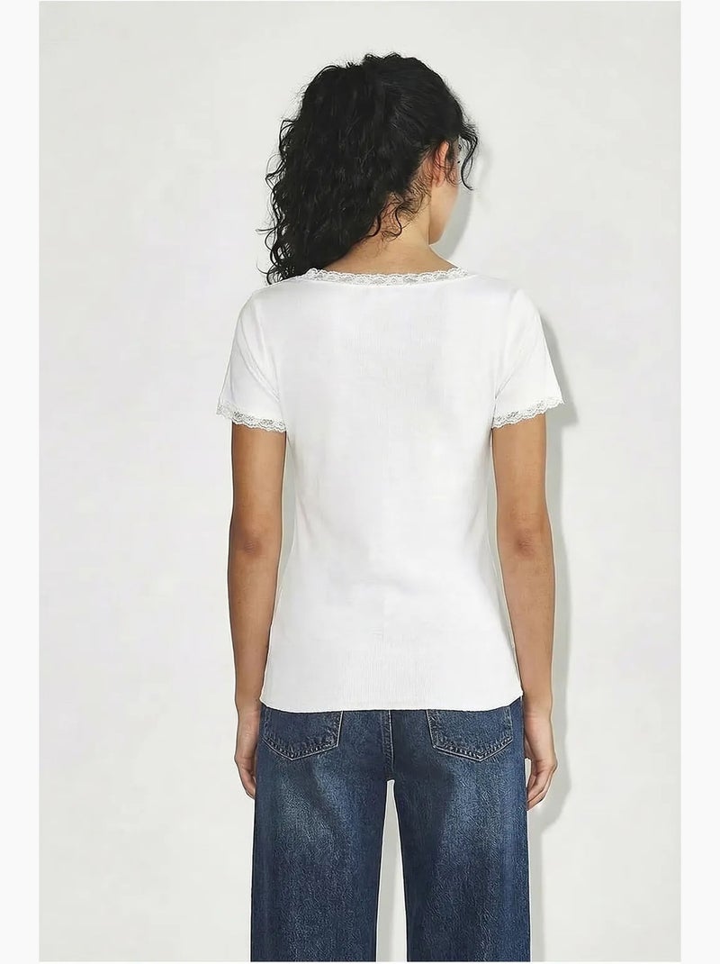 Blusa slim fit com decote barco em renda lucci Branco - Kiabi