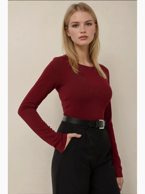 Blusa slim fit com decote canoa e manga comprida hiccup - Kiabi Blusa slim fit com decote canoa e manga comprida hiccup - Kiabi