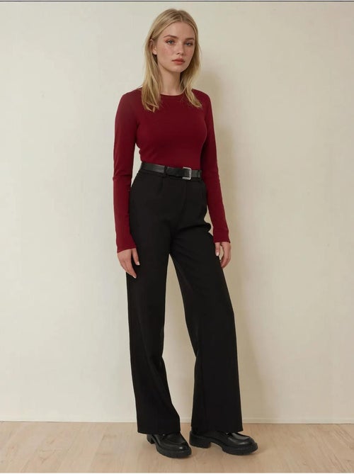 Blusa slim fit com decote canoa e manga comprida hiccup - Kiabi Blusa slim fit com decote canoa e manga comprida hiccup - Kiabi