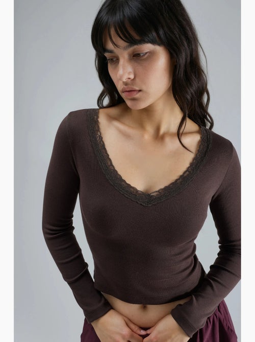 Blusa slim fit com decote em v e detalhe em renda busem - Kiabi