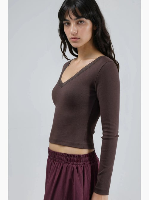 Blusa slim fit com decote em v e detalhe em renda busem - Kiabi