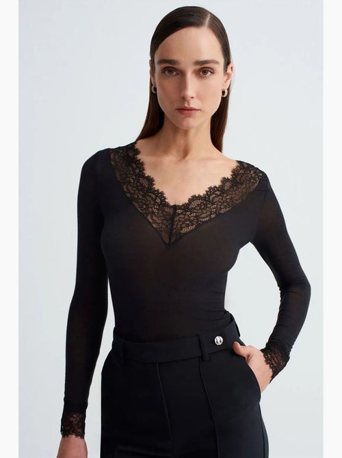 Blusa slim fit com decote em v em renda dilvin - Kiabi
