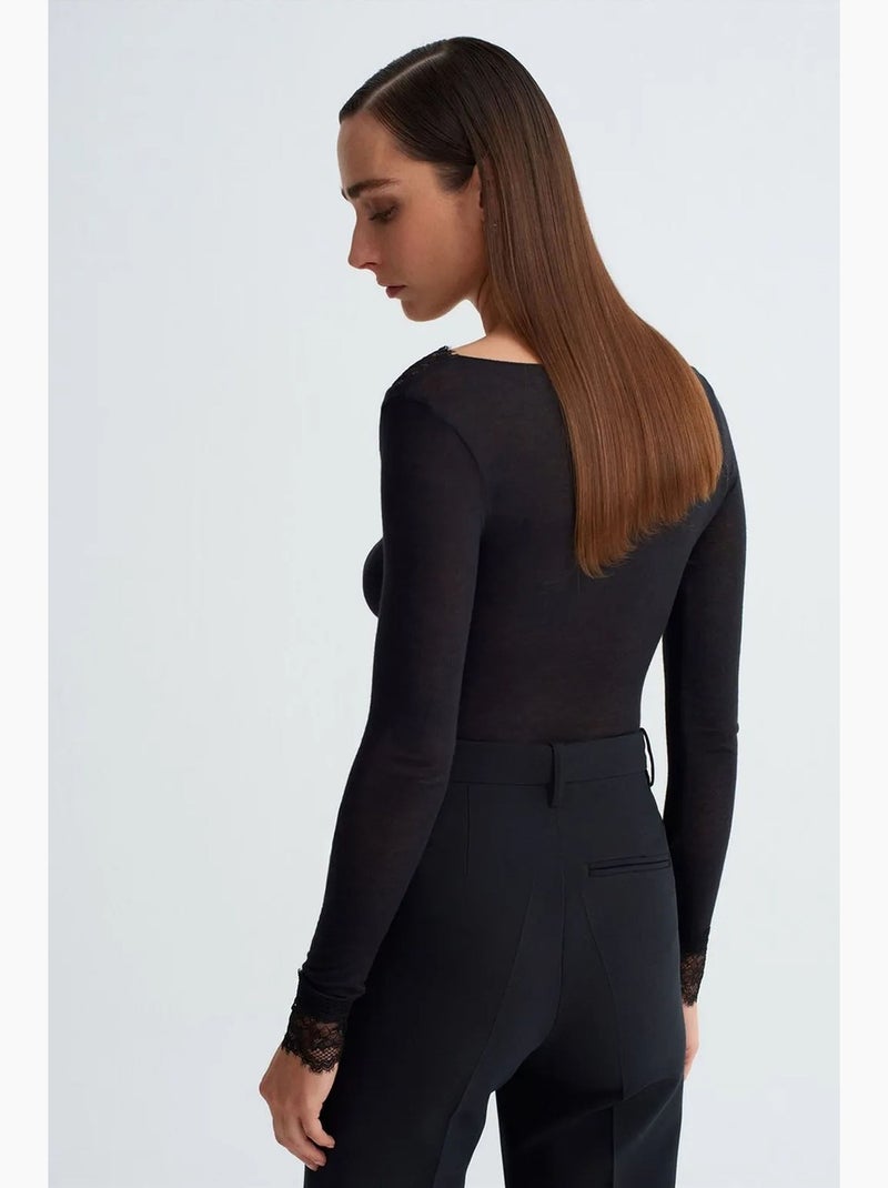 Blusa slim fit com decote em v em renda dilvin Preto - Kiabi