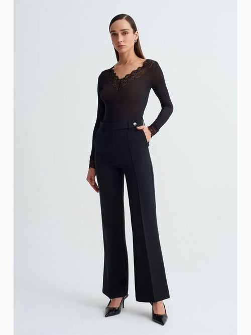Blusa slim fit com decote em v em renda dilvin - Kiabi