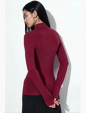 Blusa slim fit com meia gola alta busem