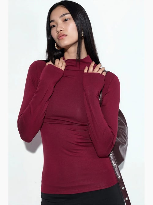 Blusa slim fit com meia gola alta busem - Kiabi Blusa slim fit com meia gola alta busem - Kiabi