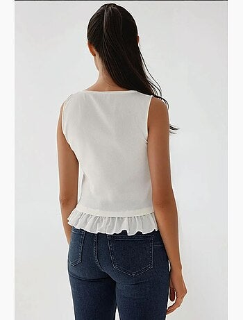 Blusa texturizada de gola redonda com detalhe de folhos hiccup