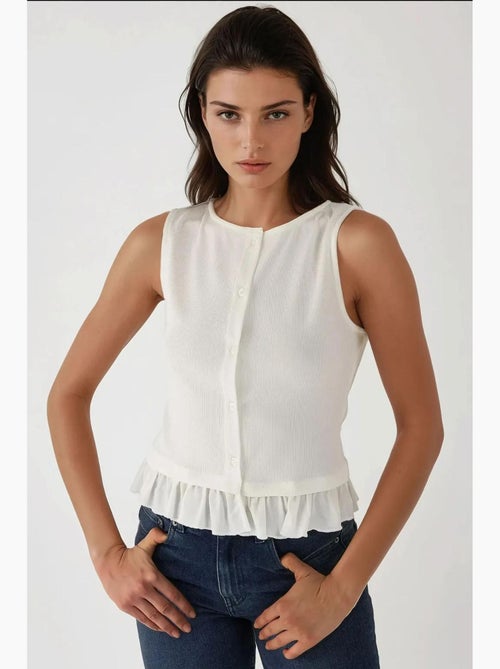 Blusa texturizada de gola redonda com detalhe de folhos hiccup - Kiabi Blusa texturizada de gola redonda com detalhe de folhos hiccup - Kiabi
