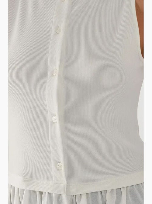 Blusa texturizada de gola redonda com detalhe de folhos hiccup - Kiabi Blusa texturizada de gola redonda com detalhe de folhos hiccup - Kiabi
