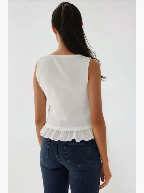 Blusa texturizada de gola redonda com detalhe de folhos hiccup - Kiabi Blusa texturizada de gola redonda com detalhe de folhos hiccup - Kiabi