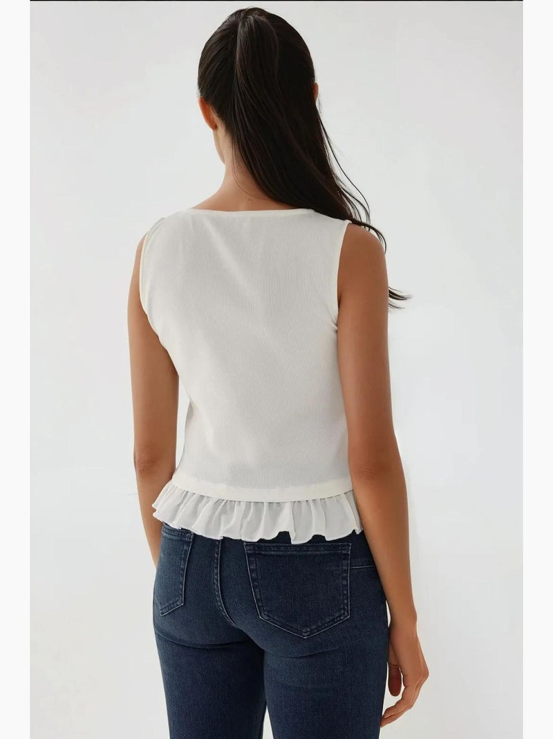 Blusa texturizada de gola redonda com detalhe de folhos hiccup Branco - Kiabi