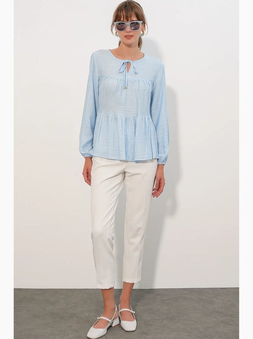 Blusa texturizada nó frontal bdart - Kiabi Blusa texturizada nó frontal bdart - Kiabi