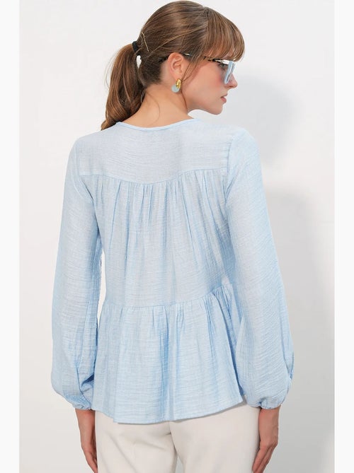 Blusa texturizada nó frontal bdart - Kiabi Blusa texturizada nó frontal bdart - Kiabi