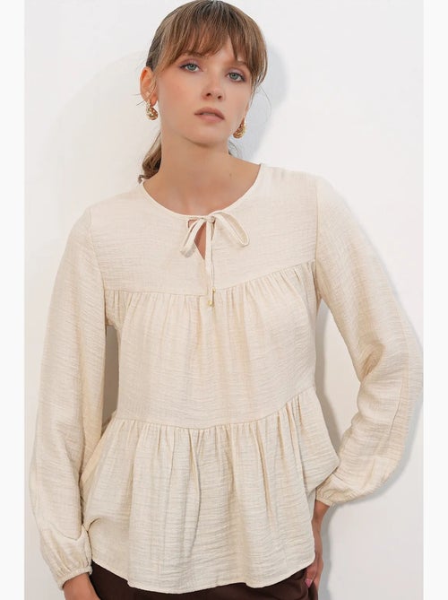 Blusa texturizada nó frontal bdart - Kiabi Blusa texturizada nó frontal bdart - Kiabi