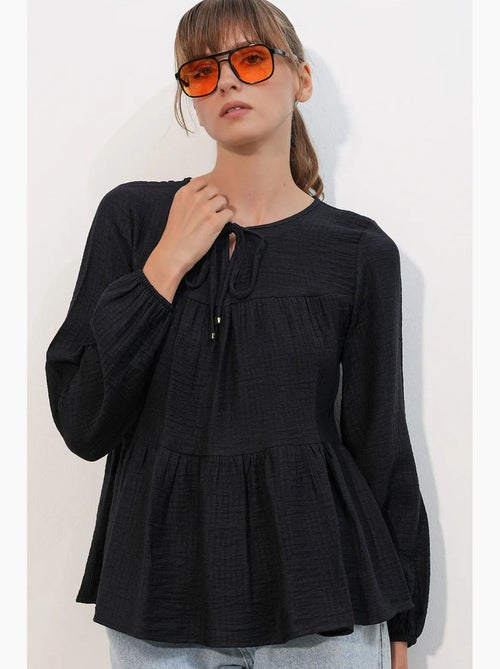 Blusa texturizada nó frontal bdart - Kiabi Blusa texturizada nó frontal bdart - Kiabi