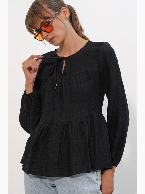 Blusa texturizada nó frontal bdart - Kiabi Blusa texturizada nó frontal bdart - Kiabi