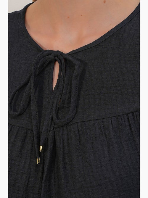 Blusa texturizada nó frontal bdart - Kiabi Blusa texturizada nó frontal bdart - Kiabi