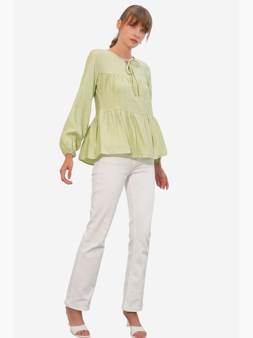 Blusa texturizada nó frontal bdart - Kiabi Blusa texturizada nó frontal bdart - Kiabi