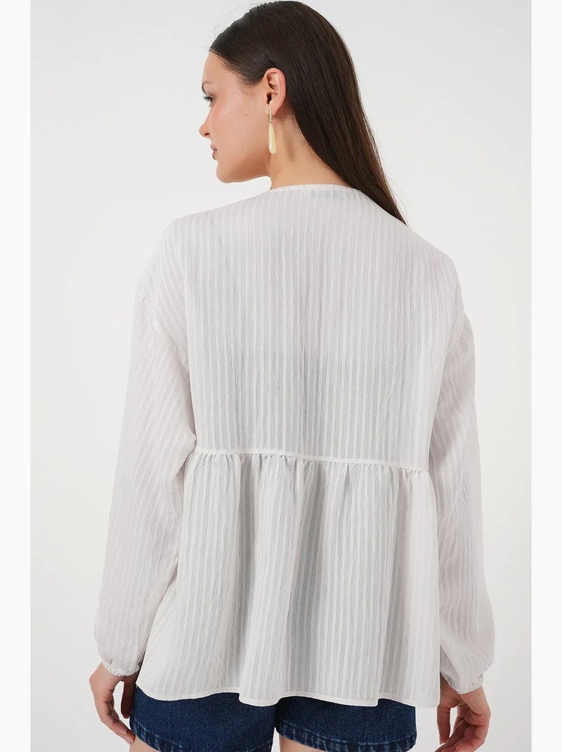 Blusa texturizada seersucker decote em v com laço bdart Branco - Kiabi