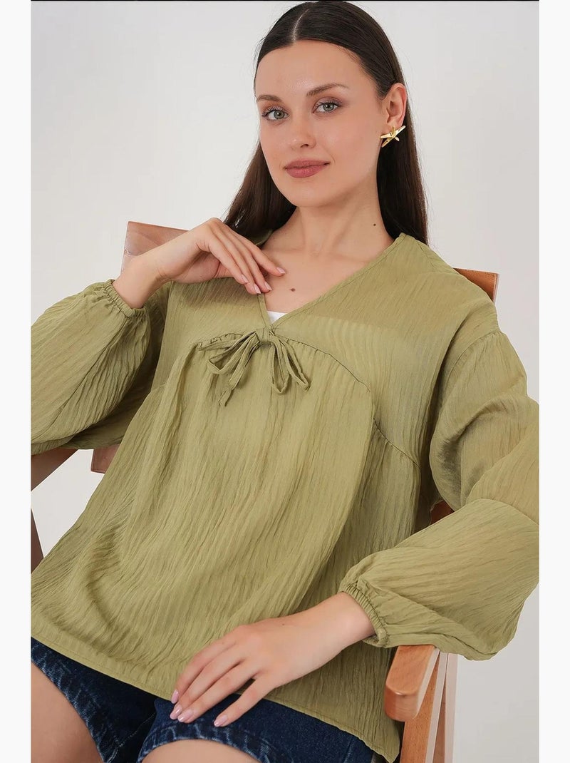 Blusa texturizada seersucker decote em v com laço bdart Verde cáqui - Kiabi