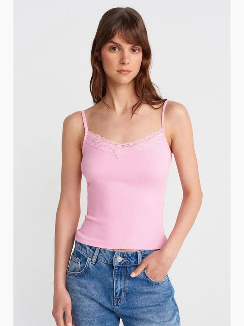 Blusa tipo camisola de malha com renda slim fit dilvin - Kiabi Blusa tipo camisola de malha com renda slim fit dilvin - Kiabi