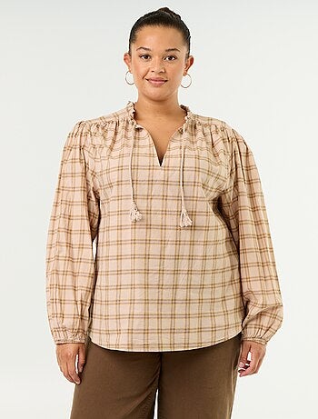 Blusa xadrez com decote com laço