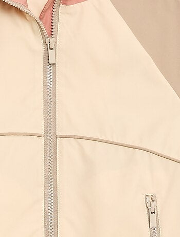 Blusão corta-vento com capuz