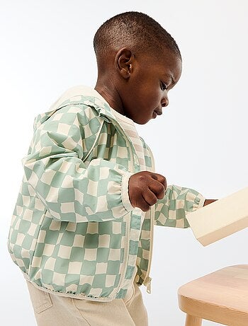 Blusão corta-vento com capuz estampado