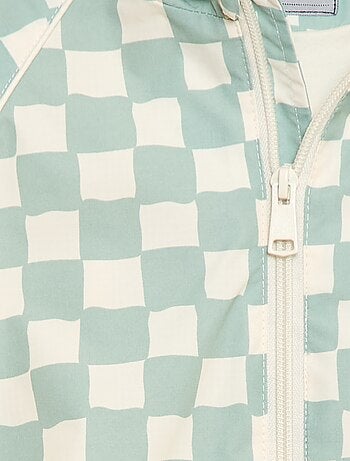 Blusão corta-vento com capuz estampado