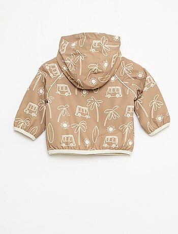 Blusão corta-vento com capuz estampado