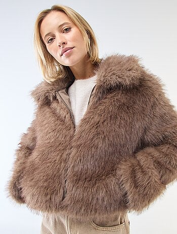 Blusão curto imitação pele