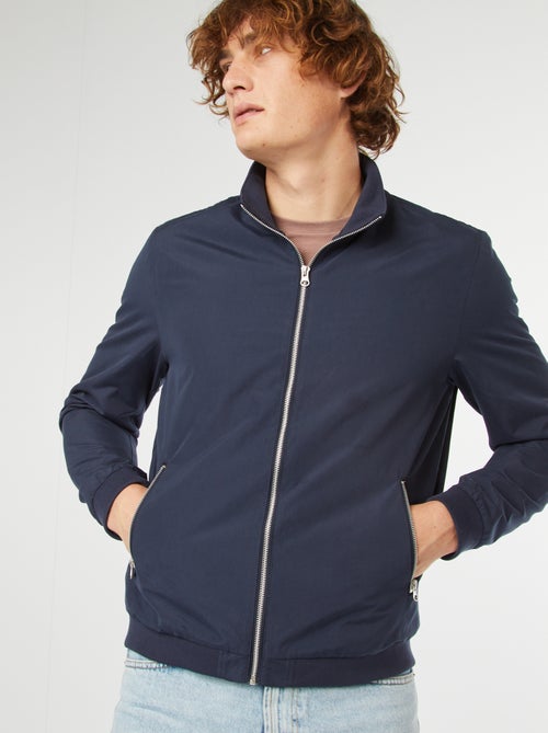 Blusão curto liso com fecho 'Produkt' - Kiabi