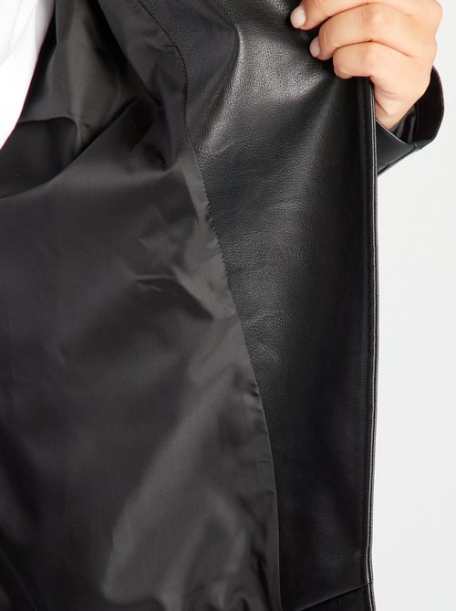 Blusão em pele sintética com gola de alfaiate - Kiabi