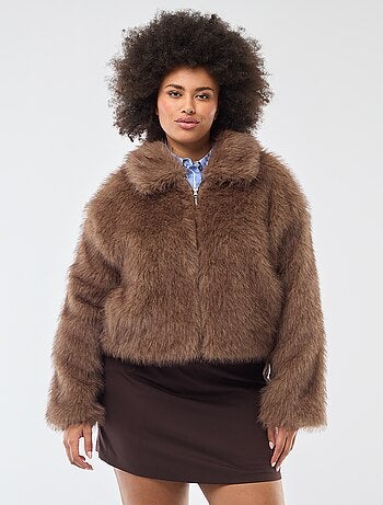 Blusão em pelo sintético